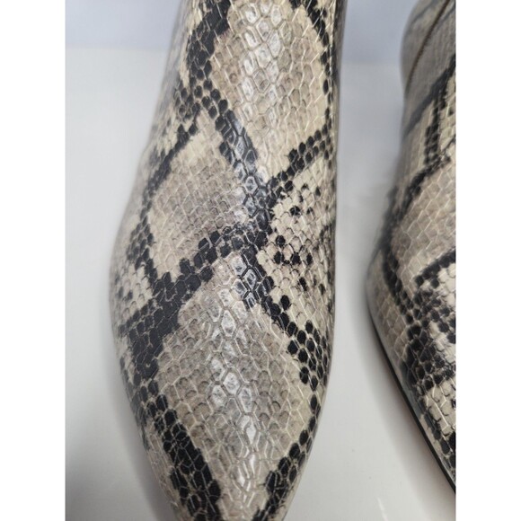 Clarks Comfort Collection Heeled Ankle Bootie Judith Taupe Snakeskin 6.5 M NWOB - Picture 4 of 12